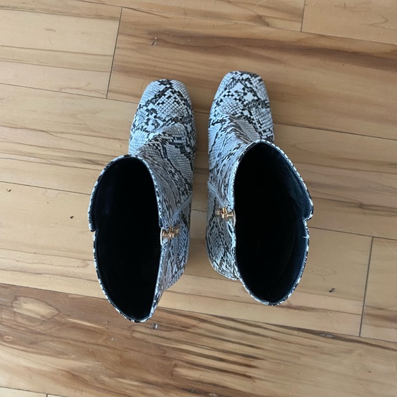 COPY - IDIFU • Faux snakeskin booties - Picture 7 of 10